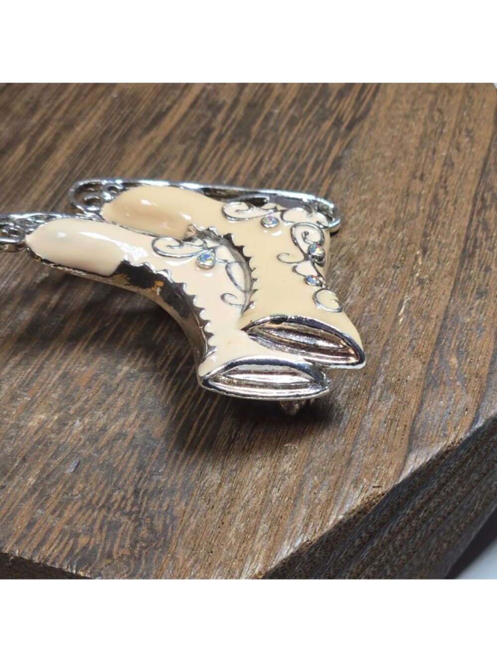 Anne Klein Vintage Blush Pink Rhinestone Ice Skate Brooch Sparkle Winter Jewelry - Picture 6 of 10